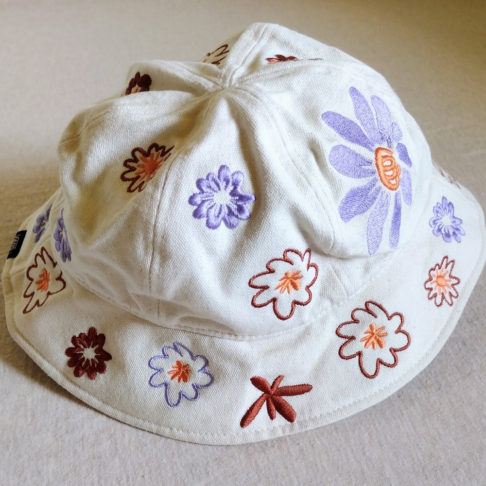 Vans Cream Bucket Hat with Embroidery